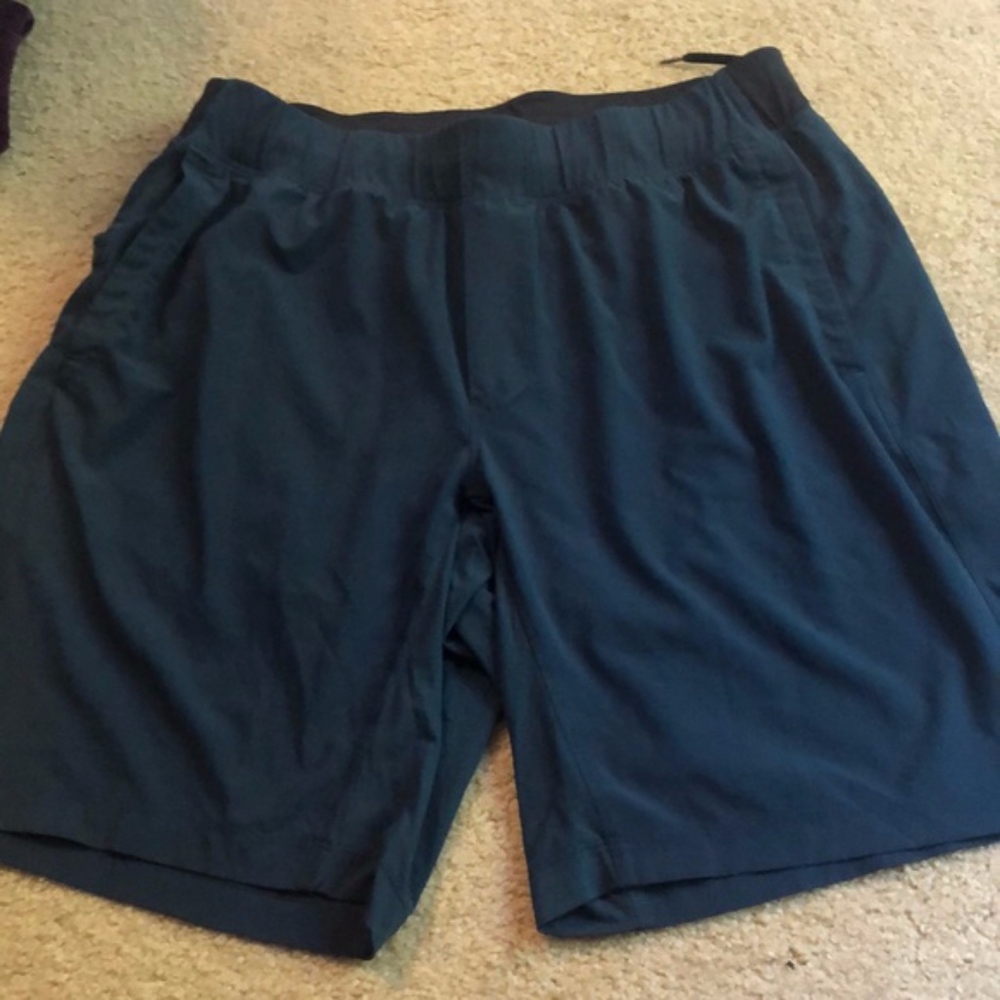 Lululemon T.H.E. Short 9" Inseam w/ liner